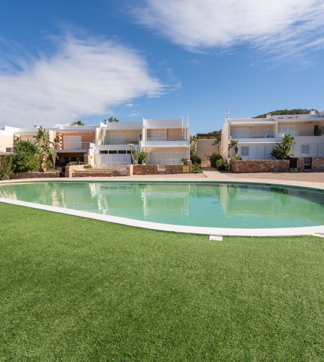 Resa Estates Ibiza sale ted koop Cala Tarida patio townhouse comm pool ok.JPG